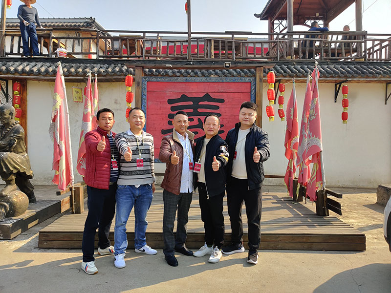 潤東方環保空調團隊出游.jpg